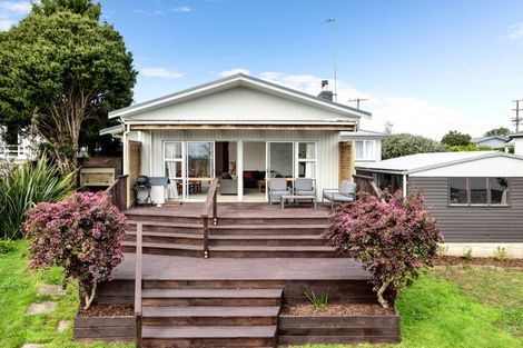 Photo of property in 100 Forest Lake Road, Forest Lake, Hamilton, 3200