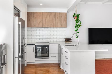 Photo of property in 61 Miro Street, New Lynn, Auckland, 0600