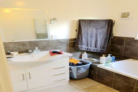 Photo of property in 2/92 Manuka Road, Glenfield, Auckland, 0629