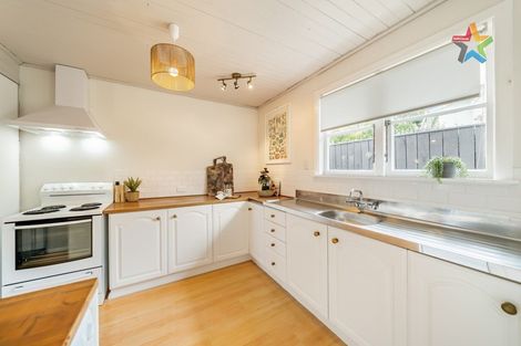 Photo of property in 21 Cherry Blossom Grove, Maungaraki, Lower Hutt, 5010