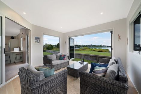 Photo of property in 50 Settlers Grove, Orewa, 0931