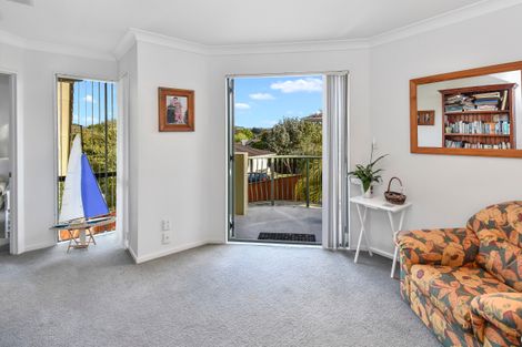 Photo of property in 2/11 The Rosebowl, Sunnyhills, Auckland, 2010