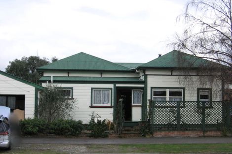 Photo of property in 2 Oakley Street, Palmerston North, 4410