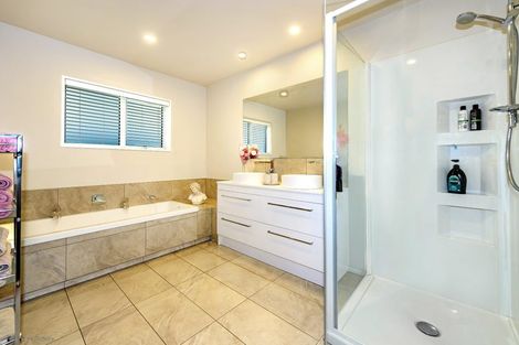 Photo of property in 22 Felstead Place, Avonhead, Christchurch, 8042