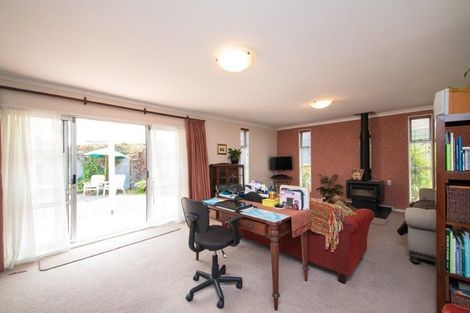 Photo of property in 30 Battersea Place, Roslyn, Palmerston North, 4414
