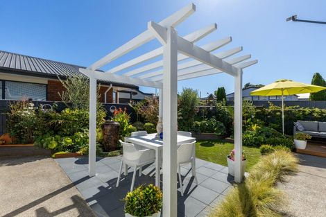 Photo of property in 1/122 Clawton Street, Westown, New Plymouth, 4310