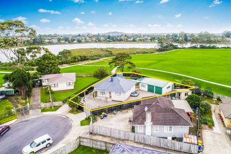 Photo of property in 15 Ingleby Place, Kelston, Auckland, 0602
