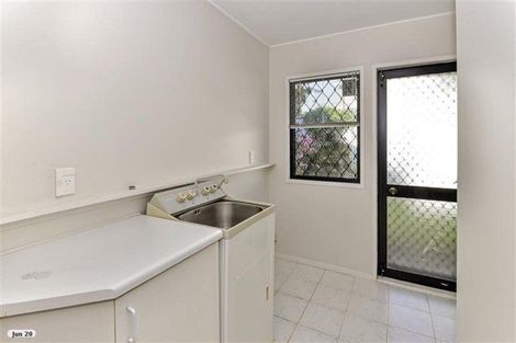 Photo of property in 20 Gillard Place, Eastern Beach, Auckland, 2012