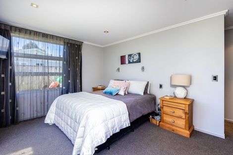 Photo of property in 4 Neve Place, Strandon, New Plymouth, 4312