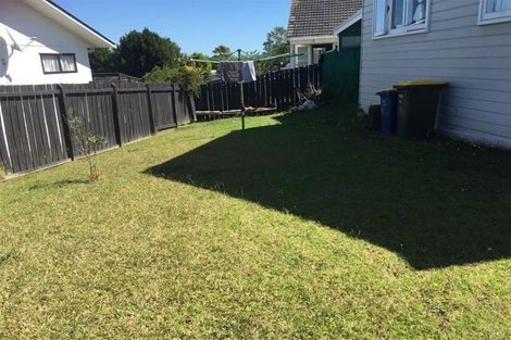 Photo of property in 1/47 Luckens Road, West Harbour, Auckland, 0618