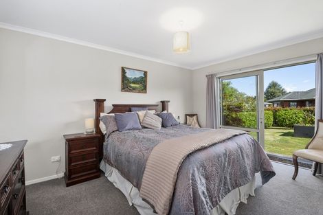 Photo of property in 6 Rogers Place, Kinloch, Taupo, 3377