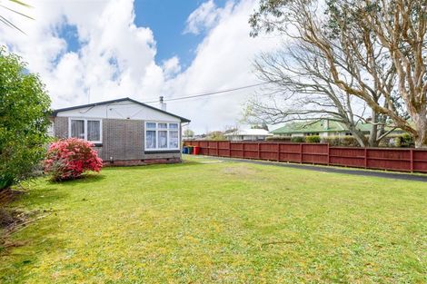 Photo of property in 19 Yeovil Road, Te Atatu Peninsula, Auckland, 0610