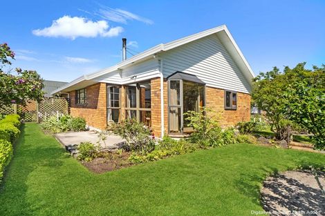 Photo of property in 10 Regency Crescent, Redwood, Christchurch, 8051