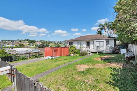 Photo of property in 18 Cedar Heights Avenue, Massey, Auckland, 0614