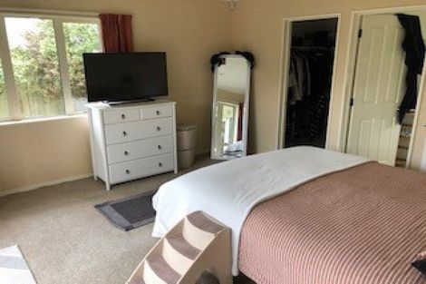 Photo of property in 5 Lourie Way, Fitzherbert, Palmerston North, 4410