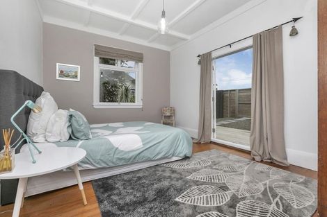 Photo of property in 83 Beach Haven Road, Beach Haven, Auckland, 0626