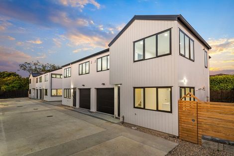 Photo of property in 6/113 Beach Road, Te Atatu Peninsula, 0610