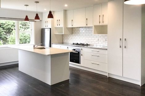 Photo of property in 18 Cave Road, Houghton Bay, Wellington, 6023