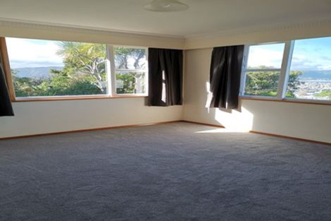 Photo of property in 5 Walnut Way, Maungaraki, Lower Hutt, 5010
