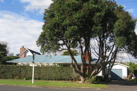 Photo of property in 57 Yeovil Road, Te Atatu Peninsula, Auckland, 0610