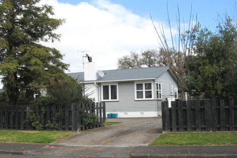 Photo of property in 9 Sutton Crescent, Papakura, 2110