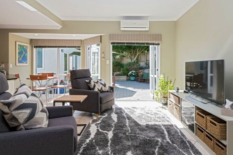 Photo of property in 14 Conacher Close, East Tamaki Heights, Auckland, 2016