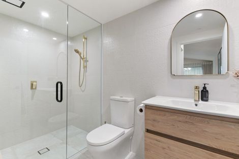 Photo of property in 32 Evergreen Place, Sunshine Bay, Queenstown, 9300