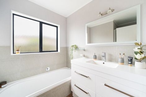 Photo of property in 71 Rhodes Drive, Kelvin Grove, Palmerston North, 4414