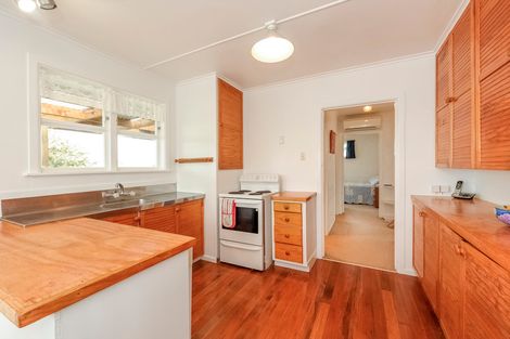 Photo of property in 15 Ingleby Place, Kelston, Auckland, 0602