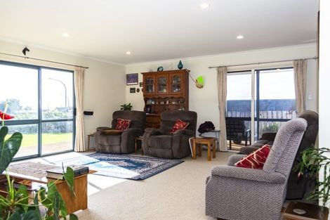 Photo of property in 32 Dillon Drive, Bell Block, New Plymouth, 4312