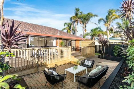 Photo of property in 5 Raddock Place, Farm Cove, Auckland, 2012