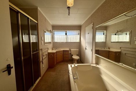 Photo of property in 18 Barton Road, Heretaunga, Upper Hutt, 5018