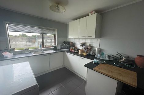 Photo of property in 2/21 Solveig Place, Randwick Park, Auckland, 2105