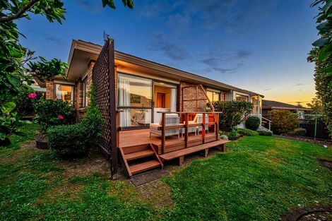 Photo of property in 2/77 Aberfeldy Avenue, Highland Park, Auckland, 2010