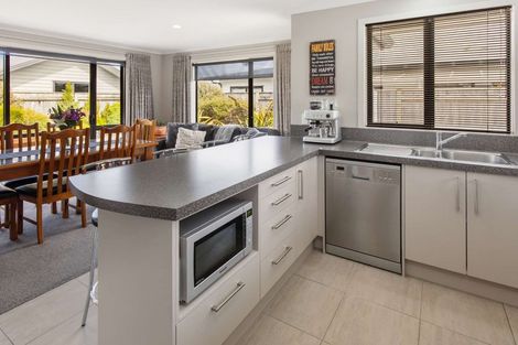 Photo of property in 7 Levi Place, Kelvin Grove, Palmerston North, 4414