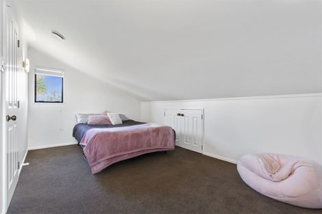 Photo of property in 2/121 Forrest Hill Road, Forrest Hill, Auckland, 0620