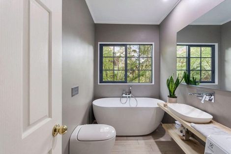 Photo of property in 24 Valley Road, Titirangi, Auckland, 0604