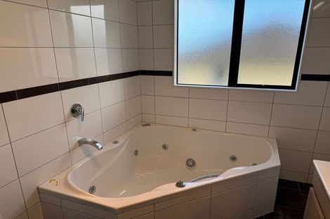 Photo of property in 3 Askerne Drive, Flat Bush, Auckland, 2016