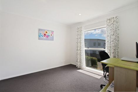 Photo of property in 7 Briddock Way, Swanson, Auckland, 0614