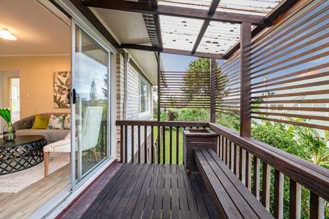 Photo of property in 2/7 Dakota Avenue, Beach Haven, Auckland, 0626