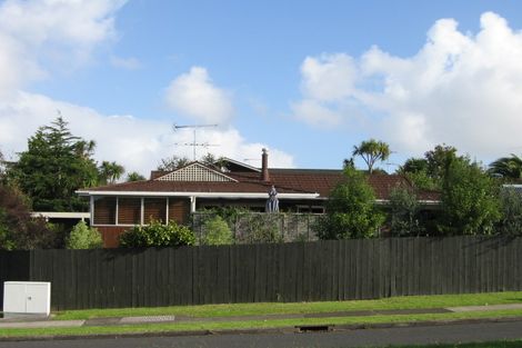 Photo of property in 5 Whiteacres Drive, Sunnyhills, Auckland, 2010