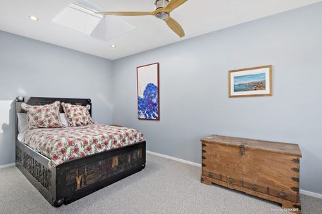 Photo of property in 394 The Esplanade, Island Bay, Wellington, 6023