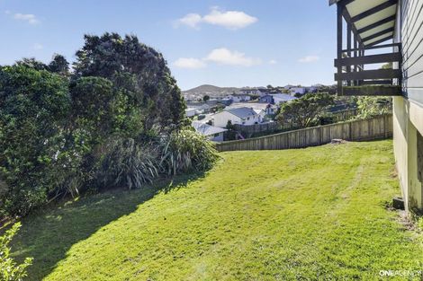 Photo of property in 129 Gloaming Hill, Titahi Bay, Porirua, 5022
