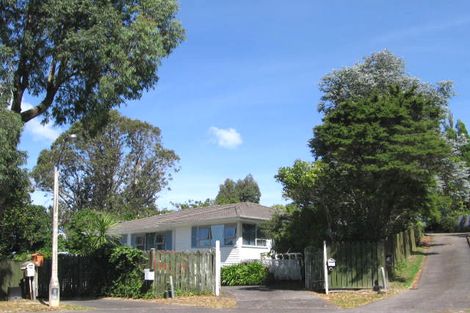 Photo of property in 16 Tahu Crescent, Sunnynook, Auckland, 0620