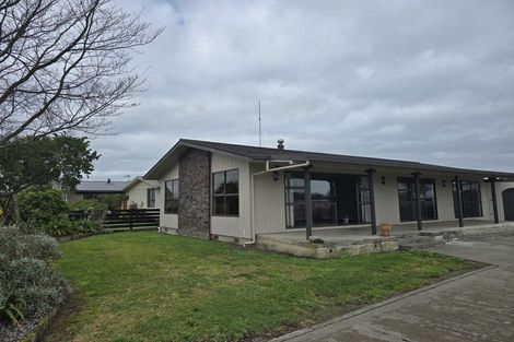 Photo of property in 15 Leeton Drive, Waipukurau, 4200