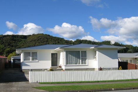 Photo of property in 40 Momona Street, Wainuiomata, Lower Hutt, 5014