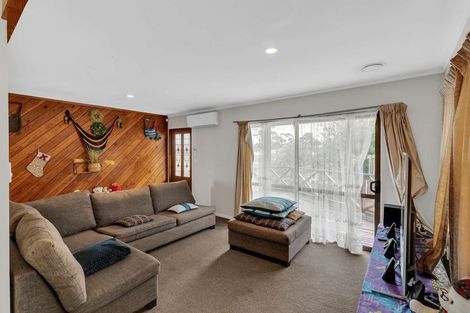 Photo of property in 2/23 Flaunty Place, West Harbour, Auckland, 0618