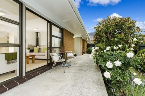 Photo of property in 1/18 Kauri Glen Road, Northcote, Auckland, 0627