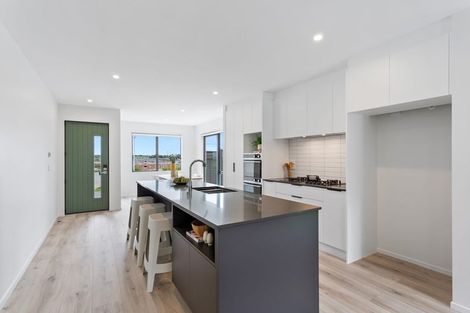 Photo of property in 5 Parkmore Drive, Rosehill, Papakura, 2113