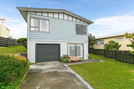 Photo of property in 23 Edgecombe Street, Newlands, Wellington, 6037
